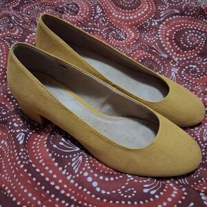 Vintage 2000s Mustard Yellow Faux Suede Retro Block Heel Pumps 8.5